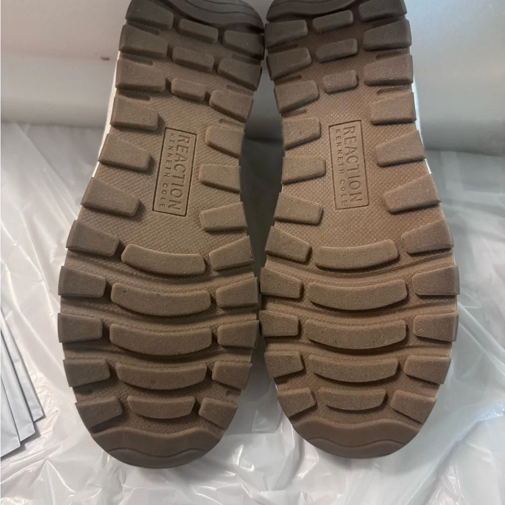 Reaction by Kenneth Cole slip on sneakers in creamy almond color NWOT Size 10